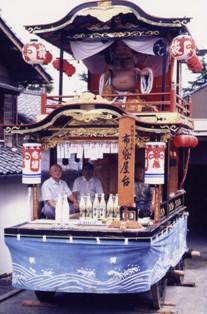 布袋町布袋屋台背を人会により保管されている布袋屋台の写真