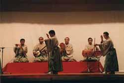 帛の帯という踊りを踊っている際の写真