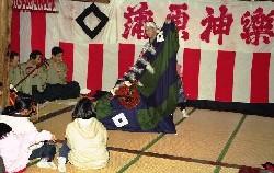大晦日に蒲原神楽を奉納している際の写真