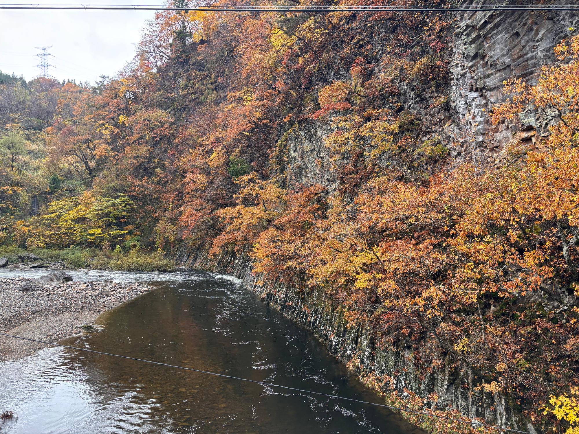 衣岩の紅葉写真