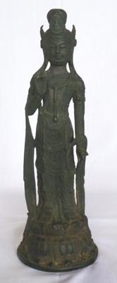 願成寺に収蔵されている銅造観音菩薩立像の写真