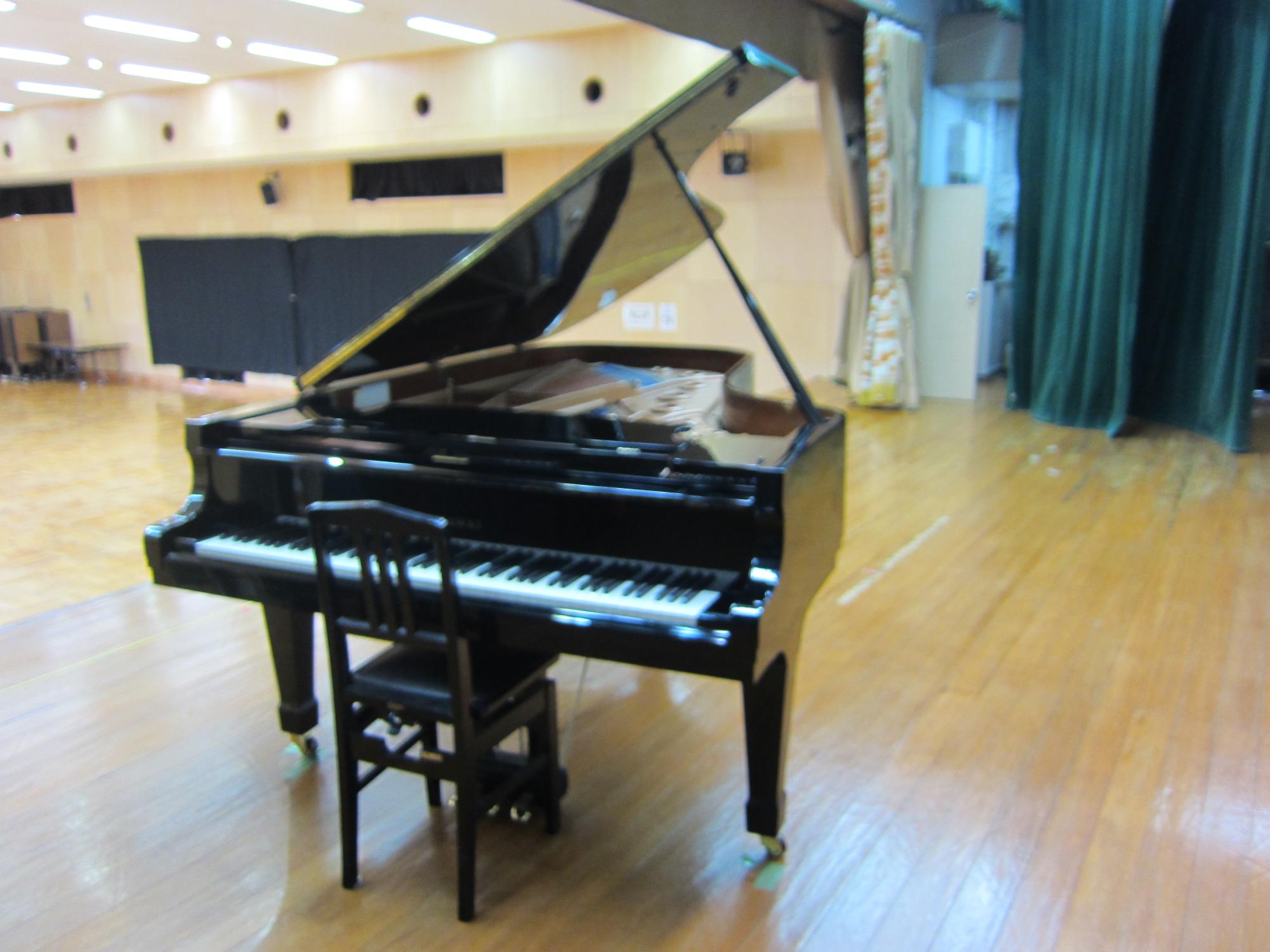 村松公民館講堂ピアノ