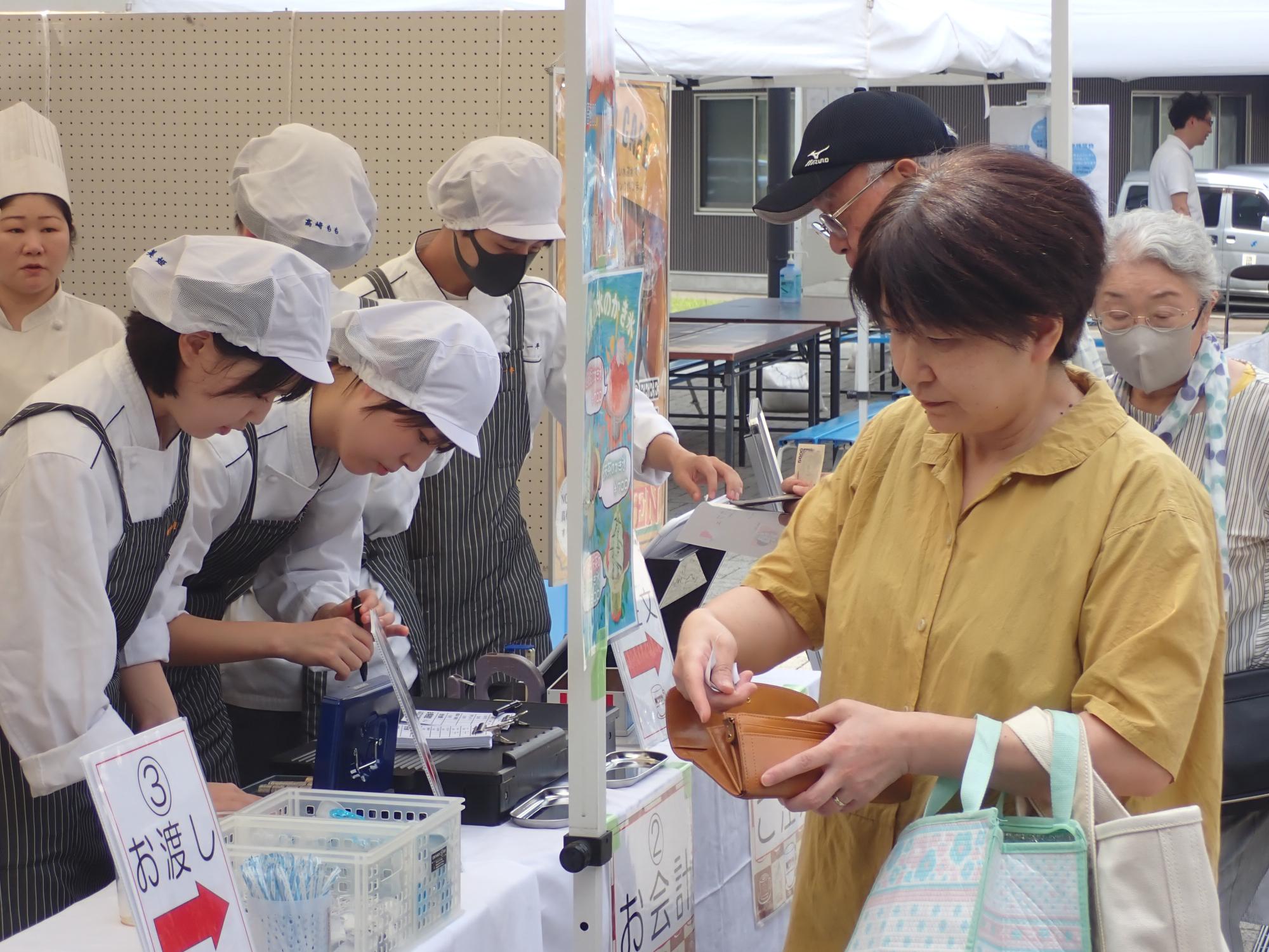 親子で楽しめる輪投げコーナー