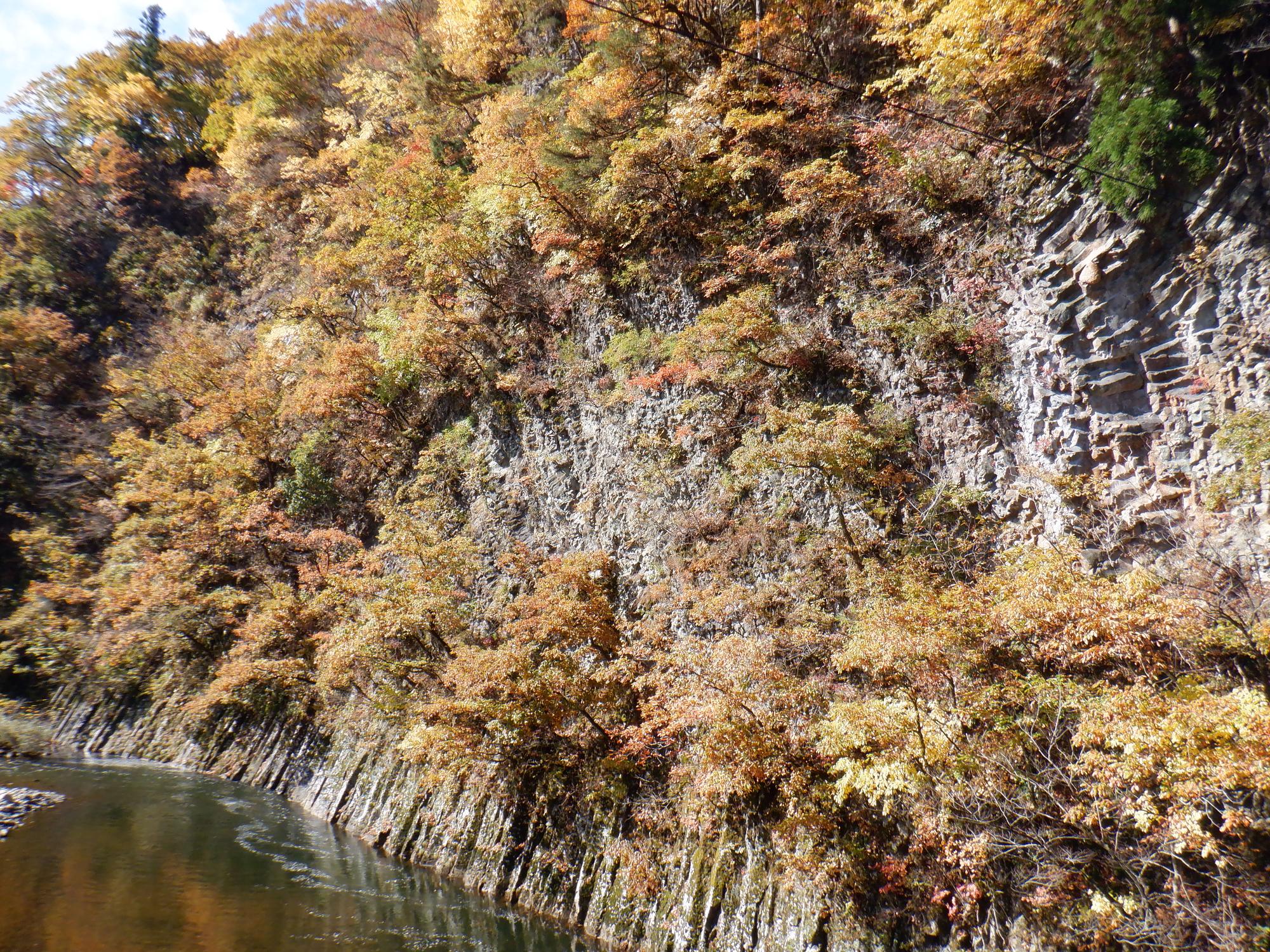 衣岩の紅葉写真